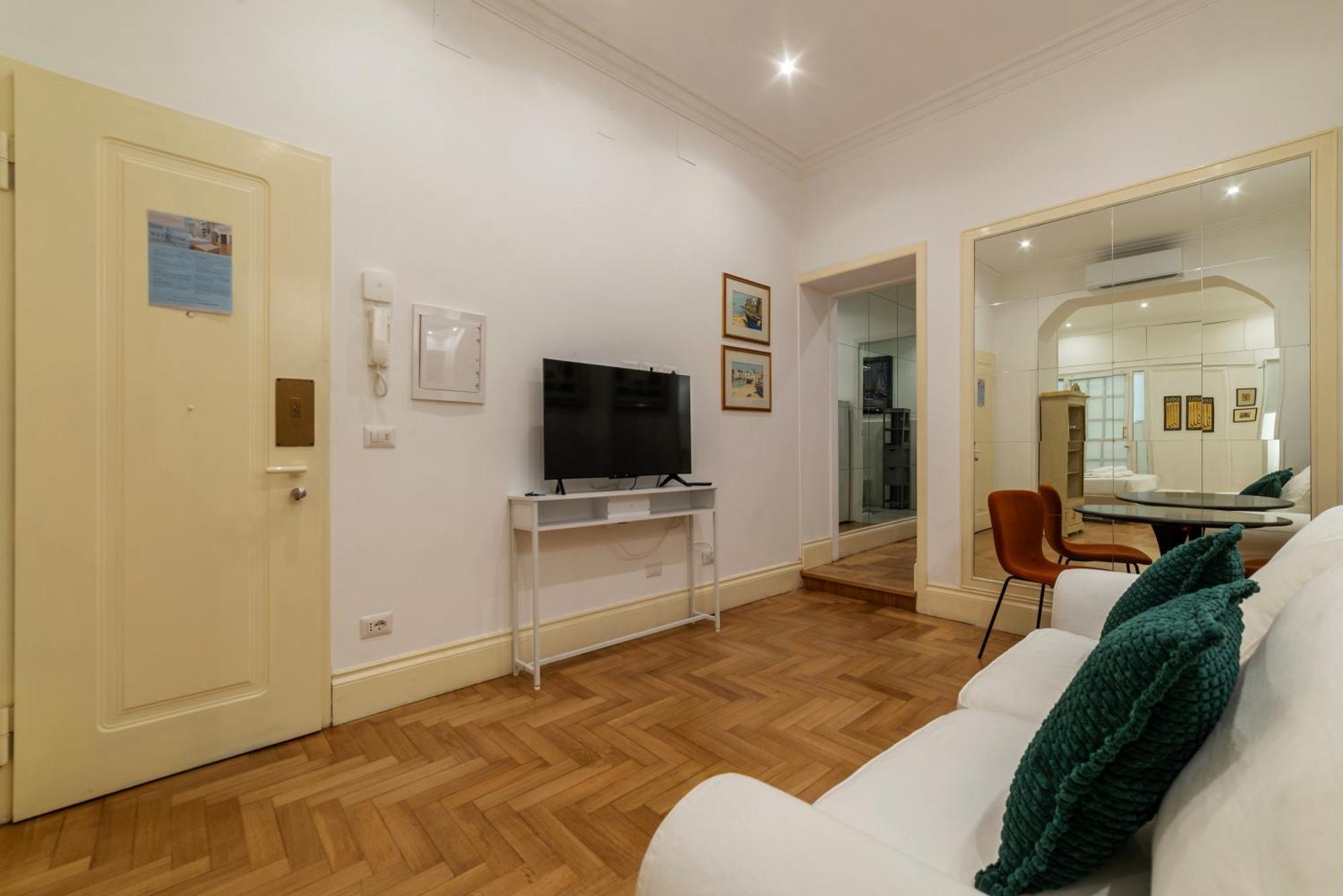 The Mirror Next To Spanish Steps Apartamento *